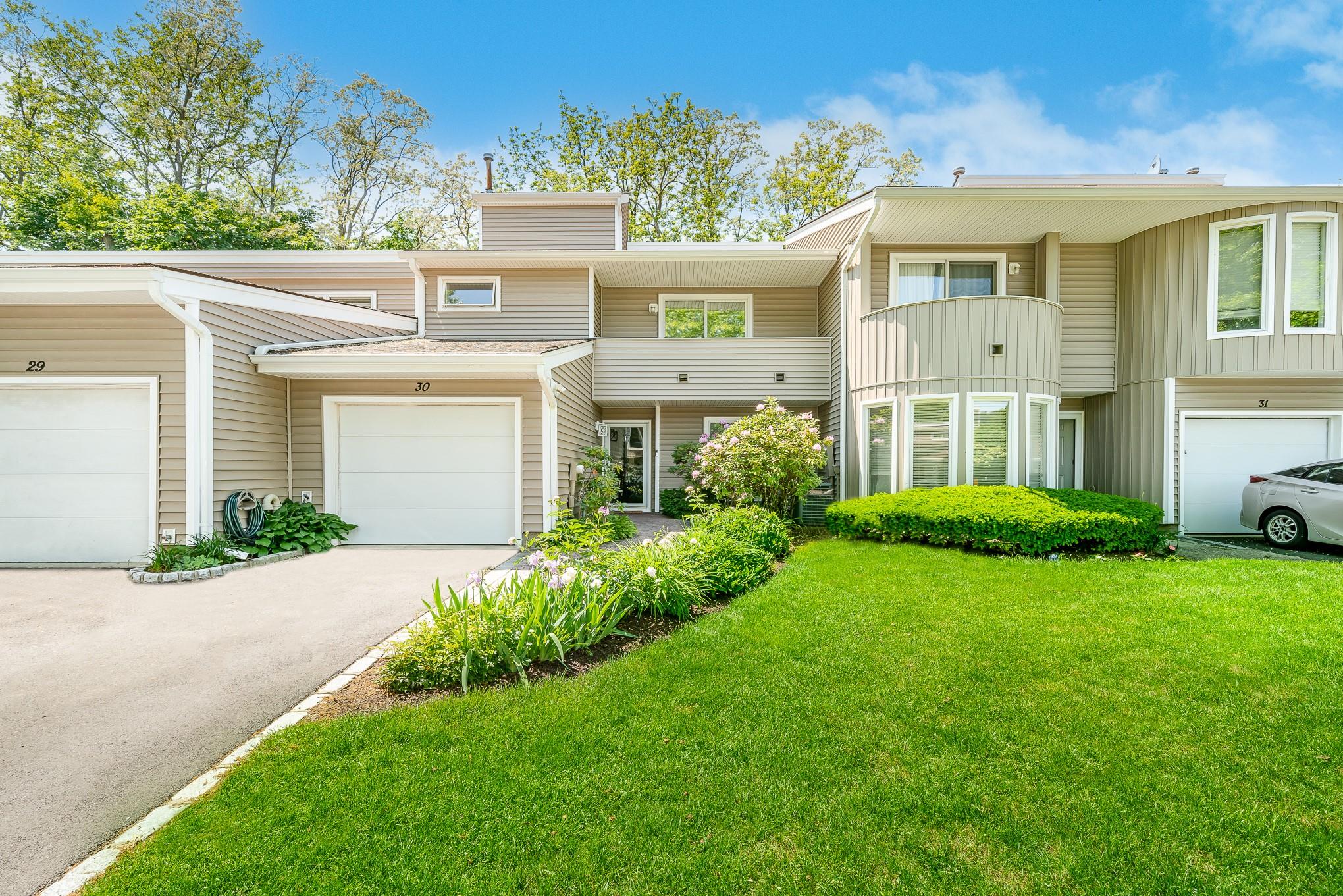 30 Kristin Lane, Hauppauge, New York image 1