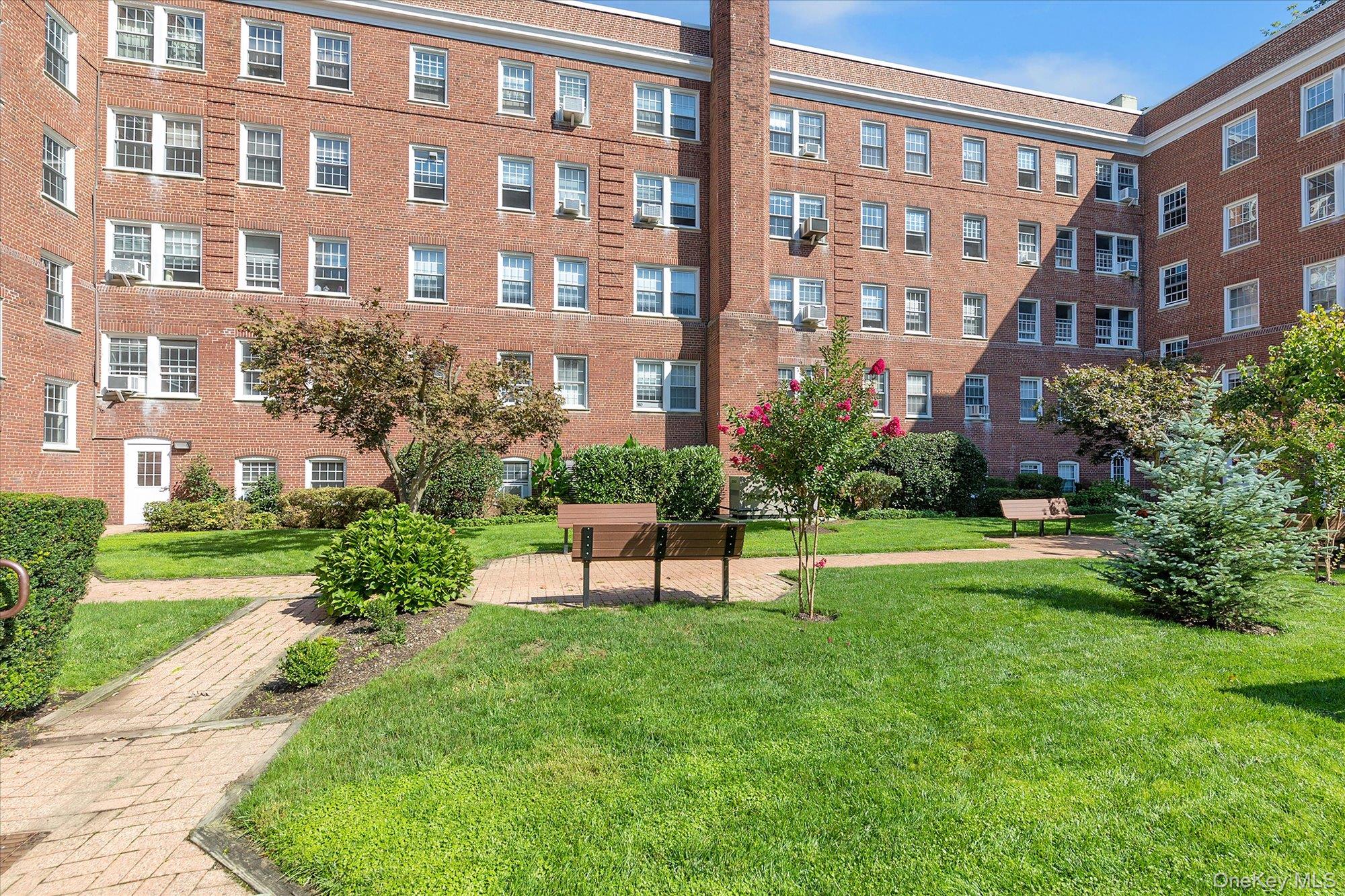 90 Knightsbridge Road 1N