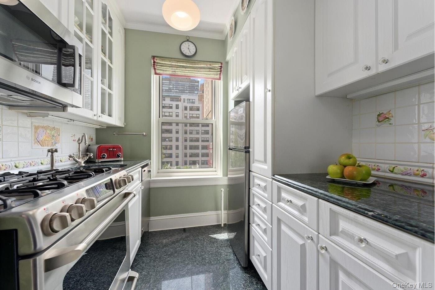 400 E 52nd Street 8G