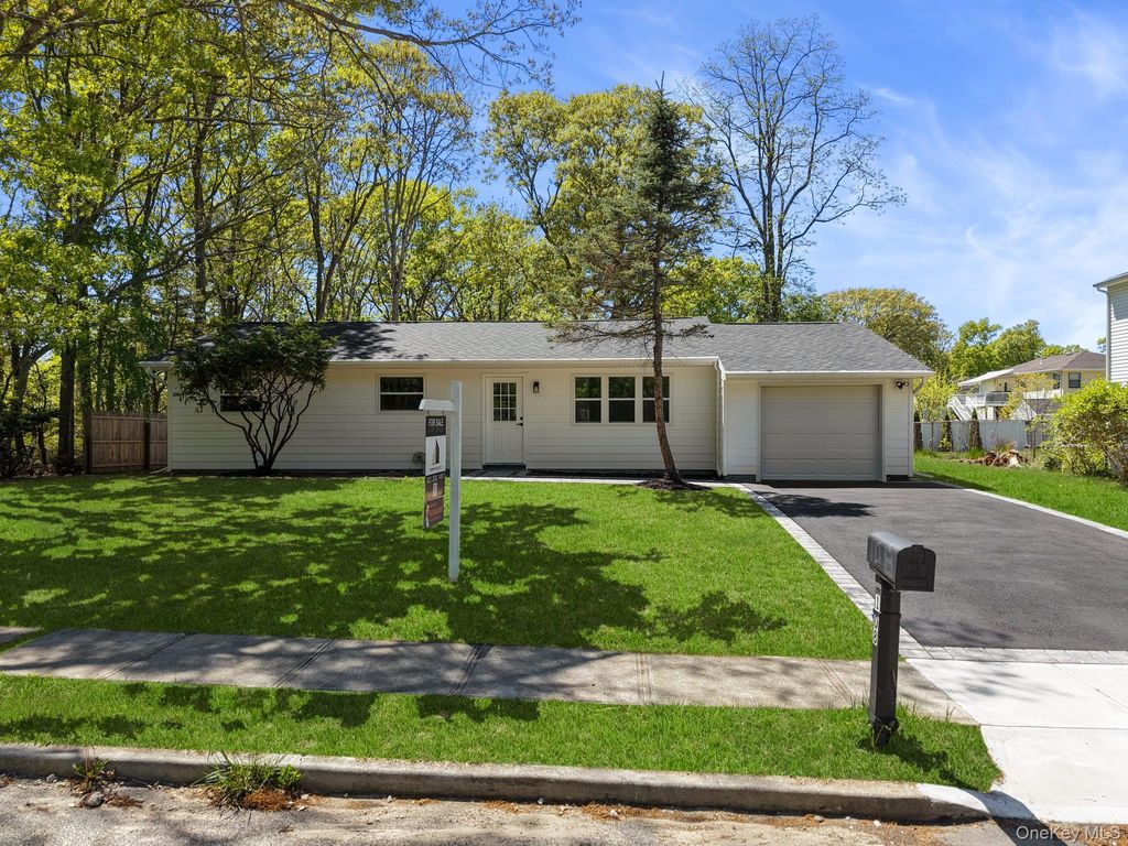 Photo of 108 Avenue B, Holbrook, NY 11741 (MLS # 999631)