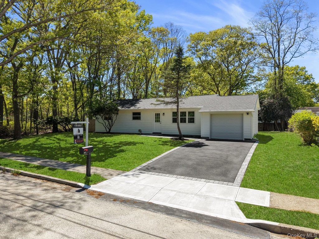 Photo of 108 Avenue B, Holbrook, NY 11741 (MLS # 999631)