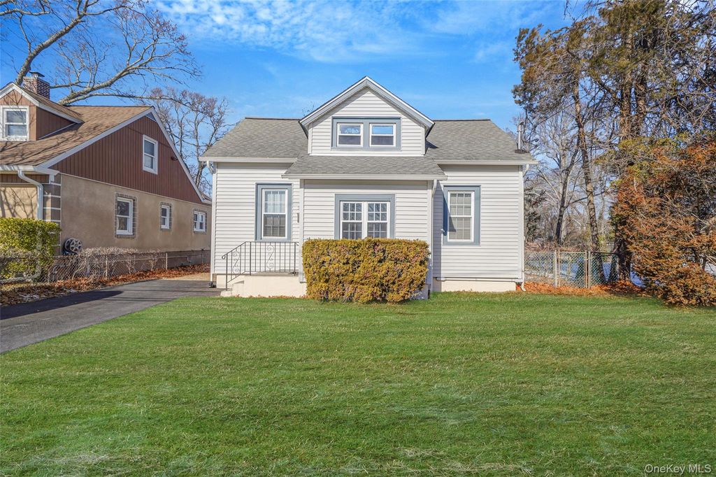 Photo of 59 Richard Avenue, Islip Terrace, NY 11752 (MLS # 955316)
