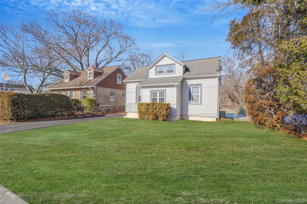 Photo of 59 Richard Avenue, Islip Terrace, NY 11752 (MLS # 955316)