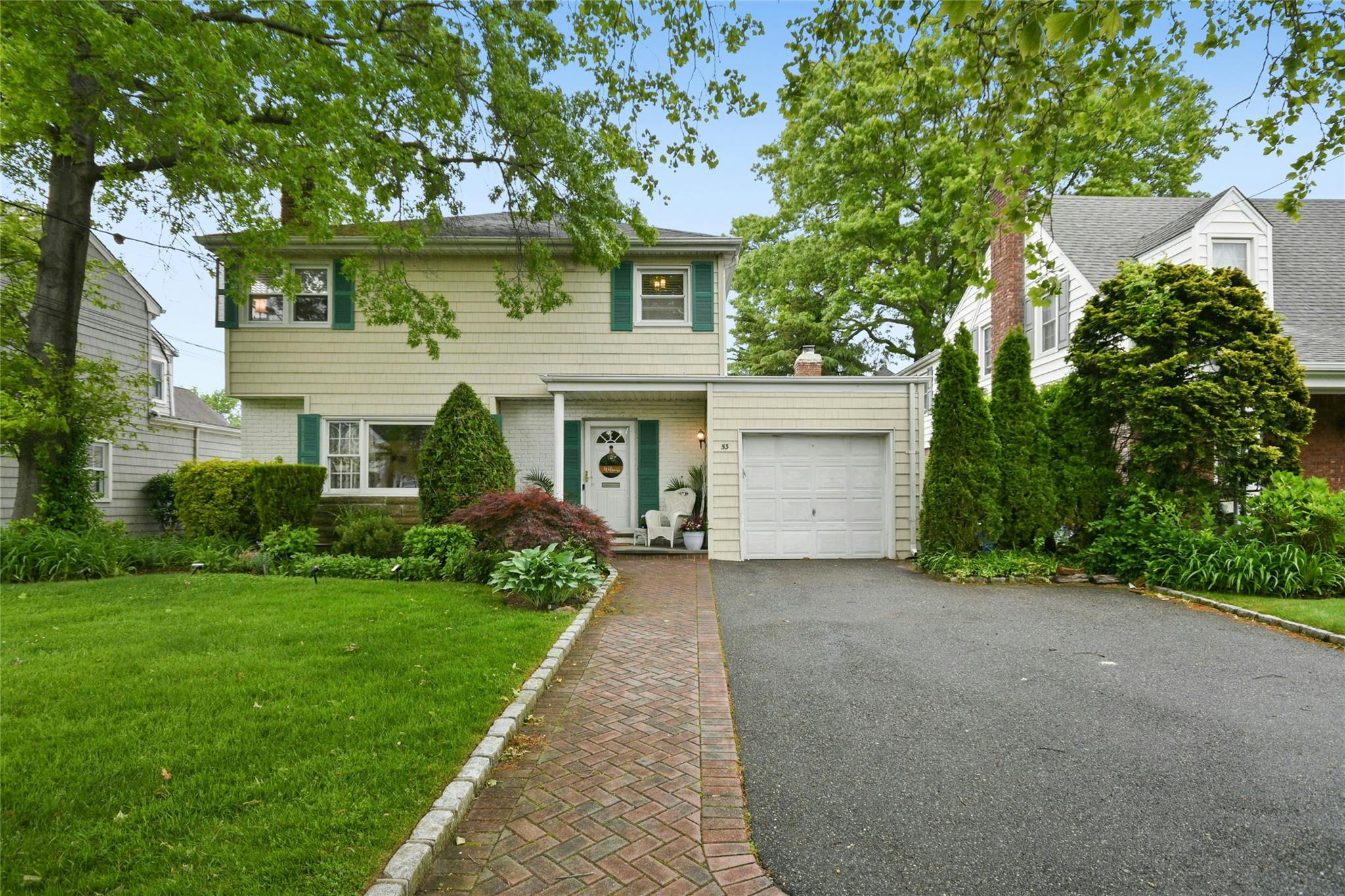 53 Muirfield Road, Rockville Centre, New York image 1
