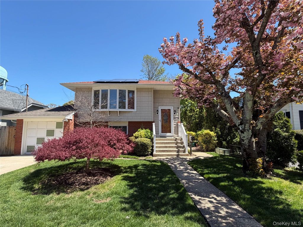 Photo of 2073 Washington Street, Merrick, NY 11566 (MLS # 1003560)