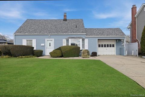 25 Peacock Lane Levittown NY 11756