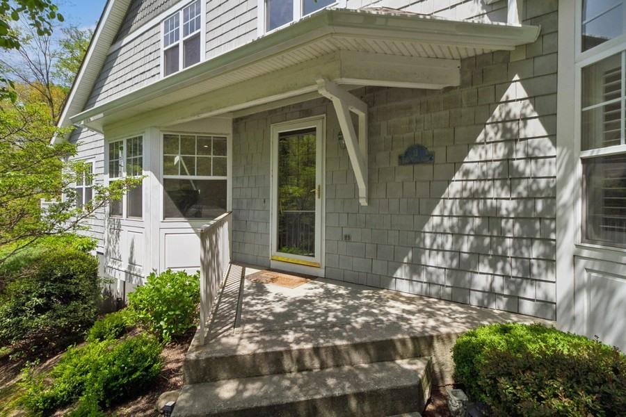 11 Pond View Lane, Ossining, New York image 3