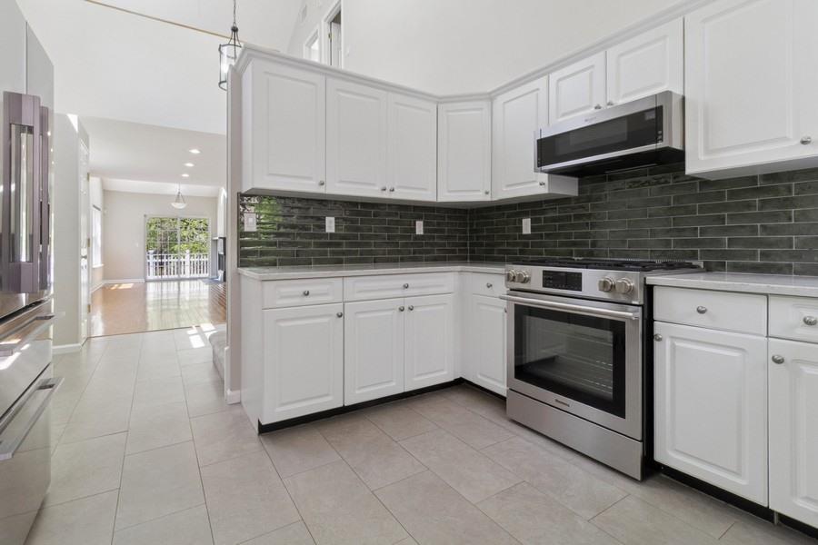 11 Pond View Lane, Ossining, New York image 9