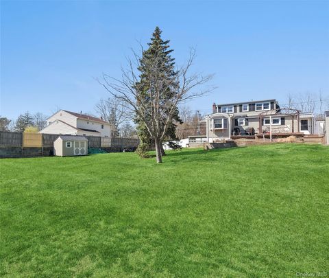 Photo of 184 Smith Road, Ronkonkoma, NY 11779 (MLS # 983347)