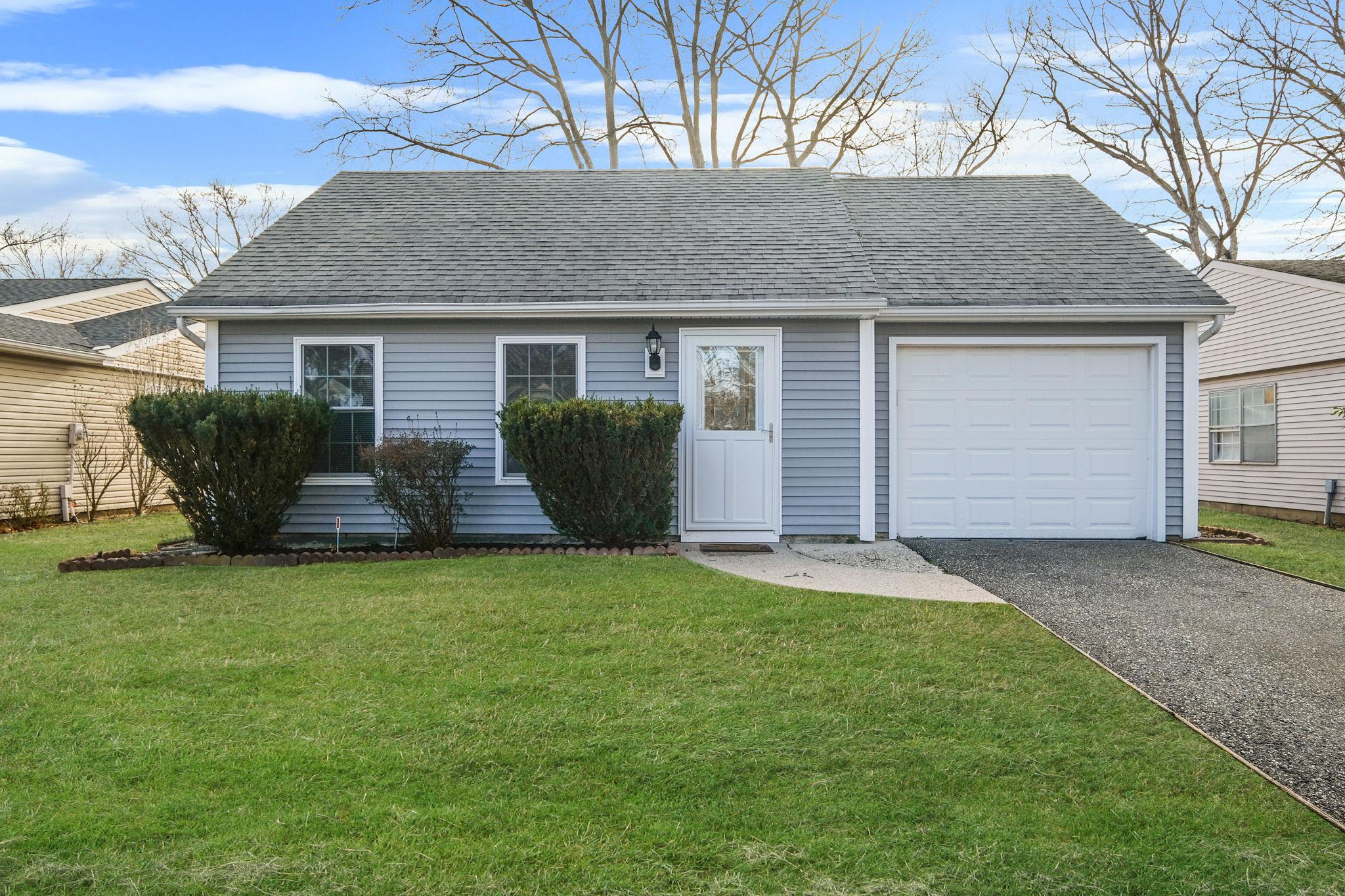 155 Laurance Lane, Ridge, New York image 1