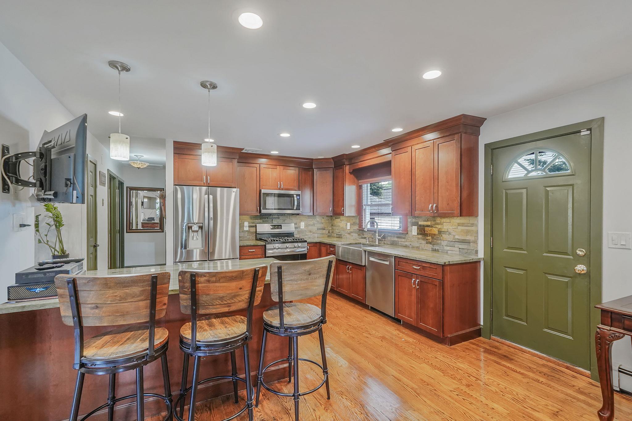 2 Burnett Avenue, Bay Shore, New York image 7