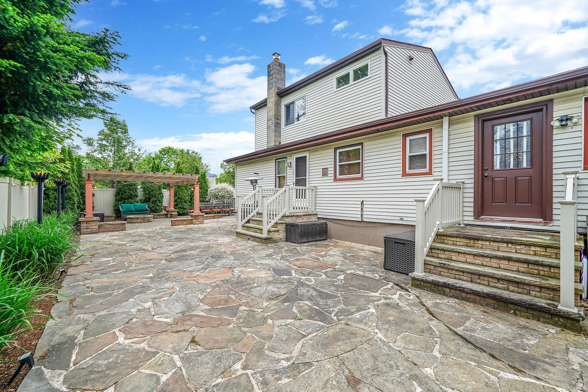 2 Burnett Avenue, Bay Shore, New York image 20
