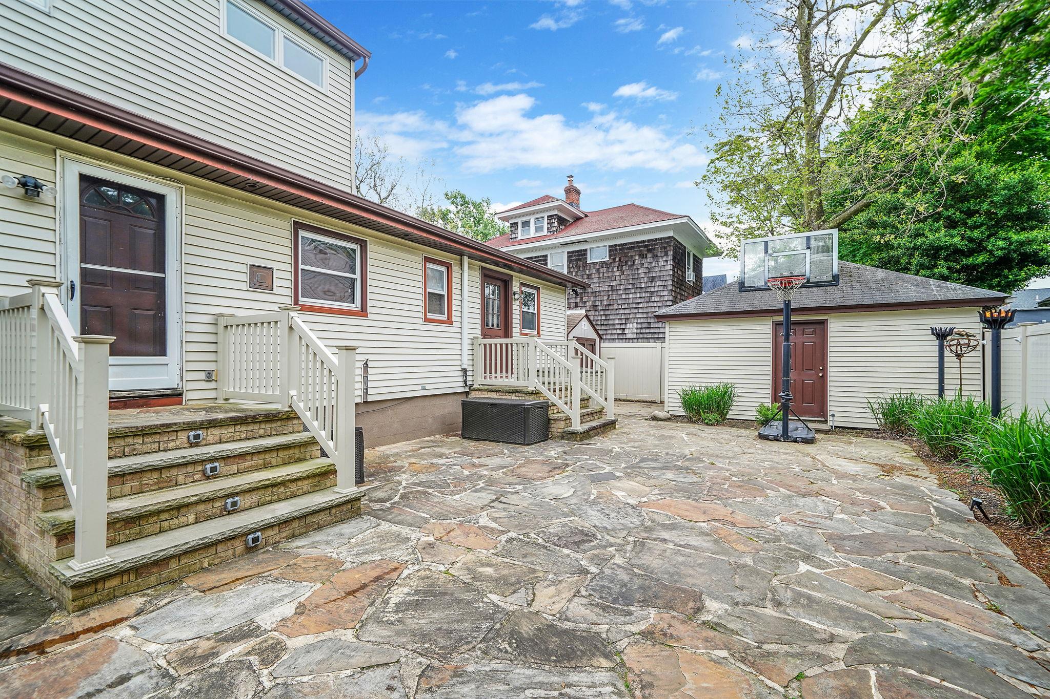 2 Burnett Avenue, Bay Shore, New York image 19