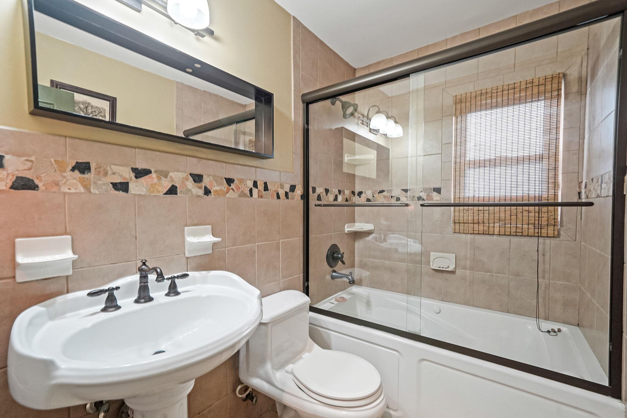 2 Burnett Avenue, Bay Shore, New York image 17