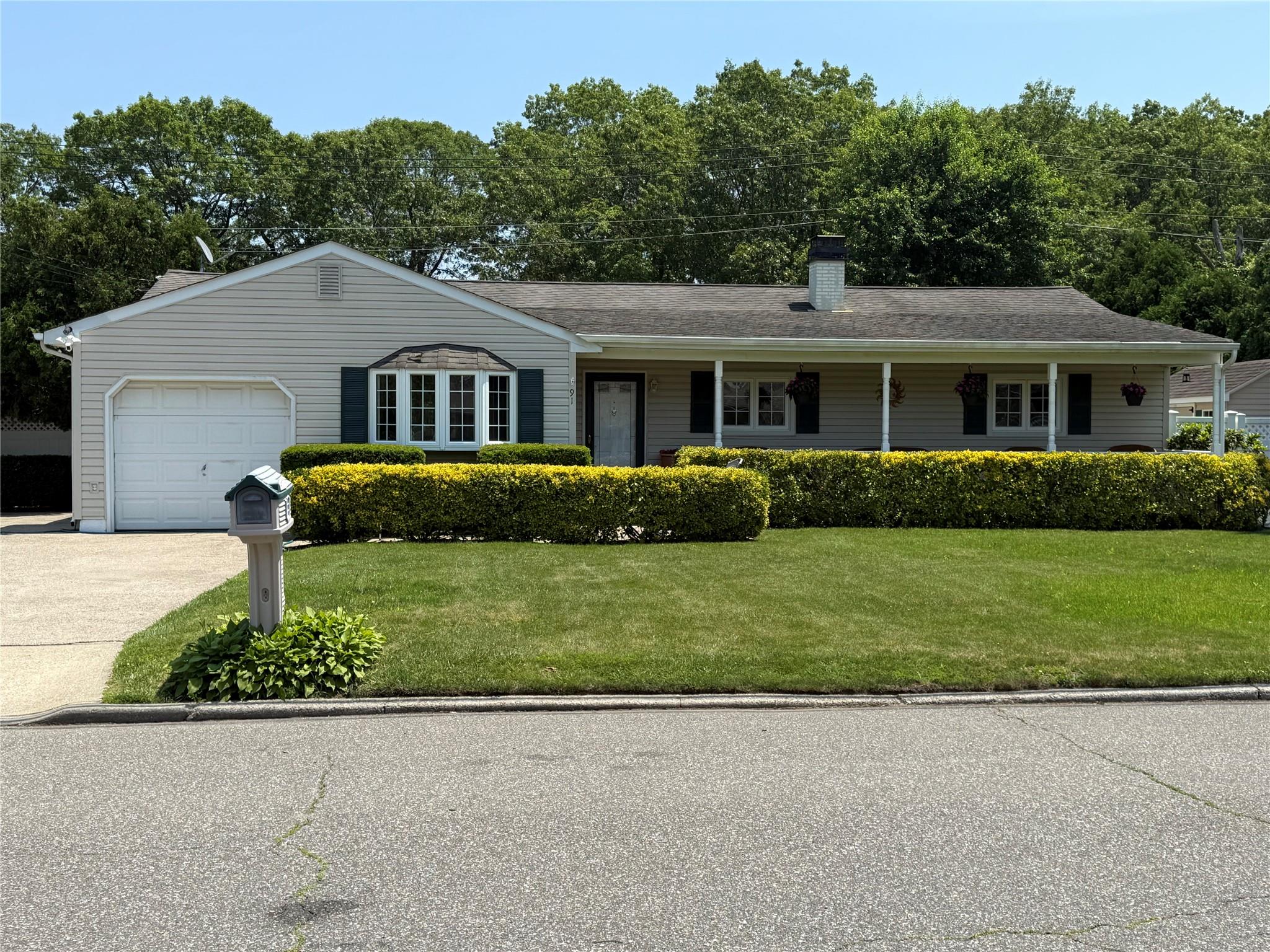 Property for Sale at Bellwood Avenue, South Setauket, Hamptons, NY - Bedrooms: 3 
Bathrooms: 1  - $579,900