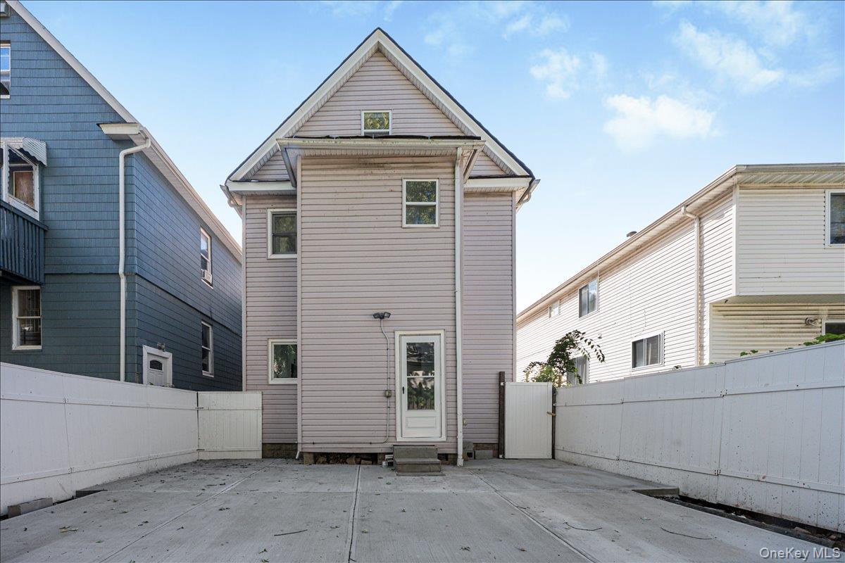 233 Elm Street