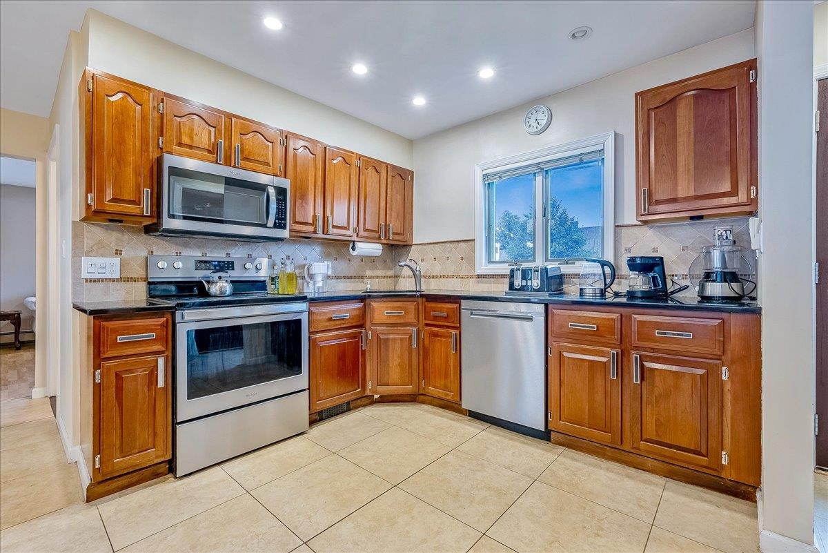 34 Marksman Lane, Levittown, New York image 6