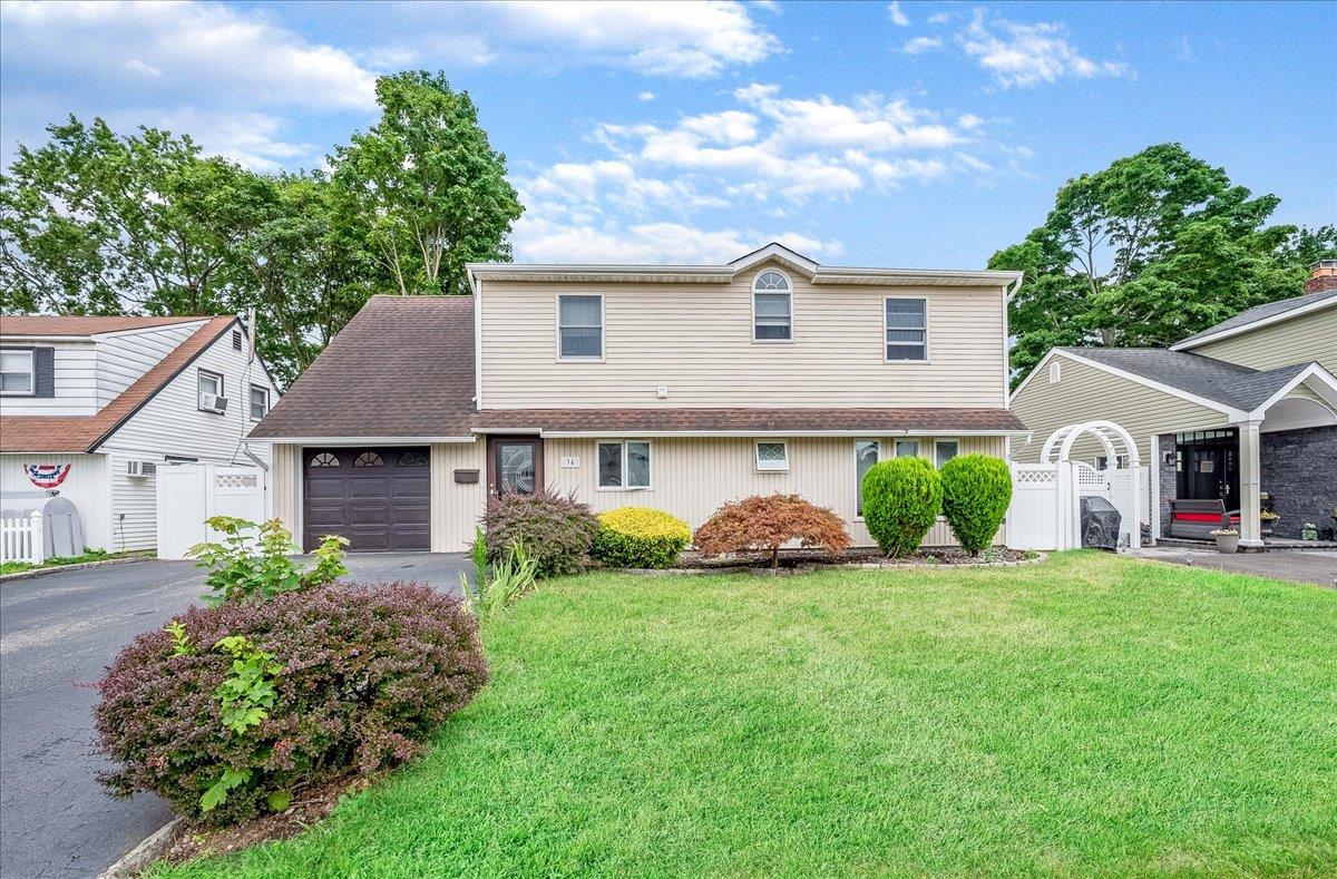 34 Marksman Lane, Levittown, New York image 1