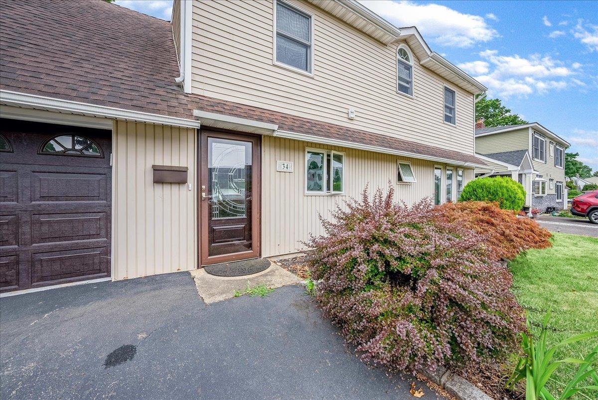 34 Marksman Lane, Levittown, New York image 3