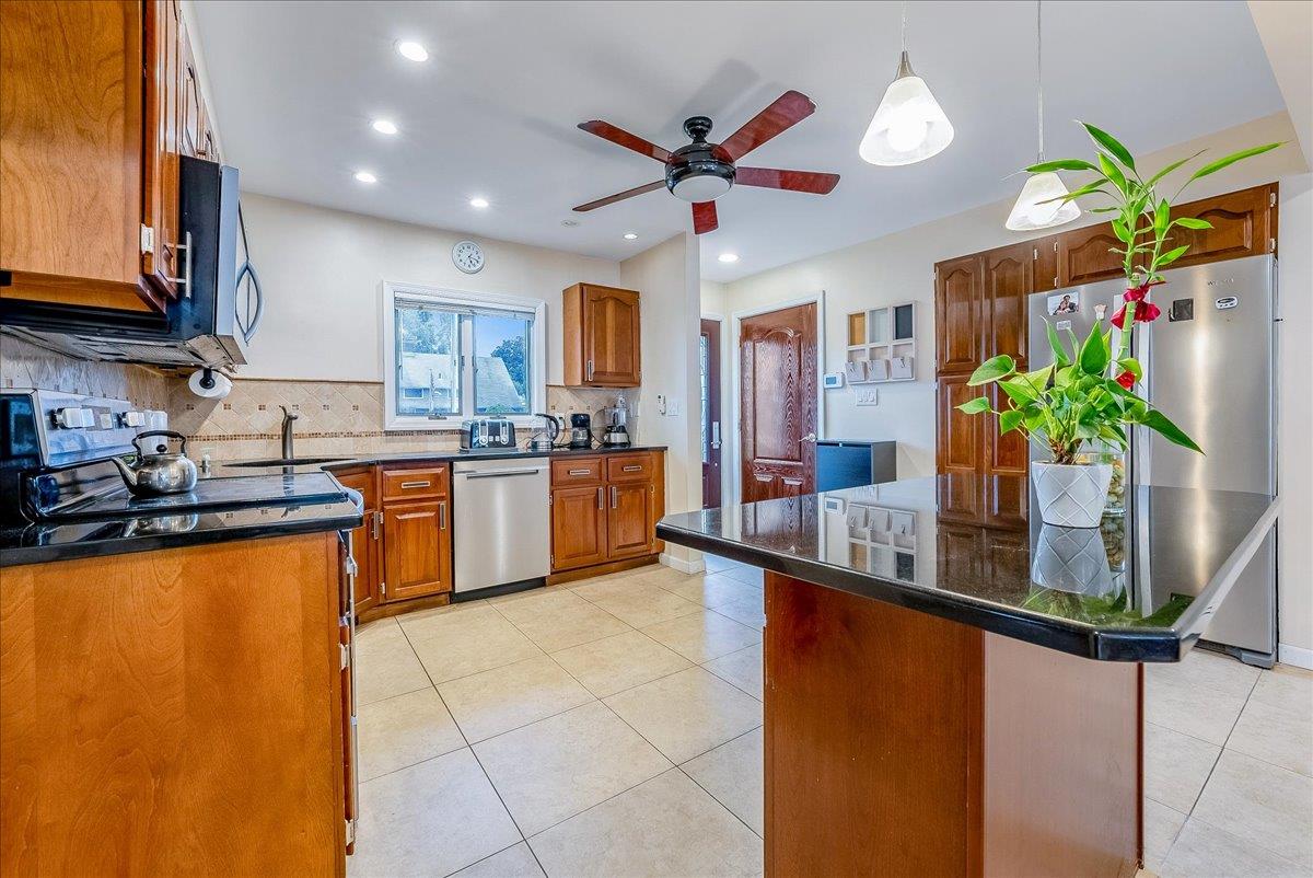 34 Marksman Lane, Levittown, New York image 8