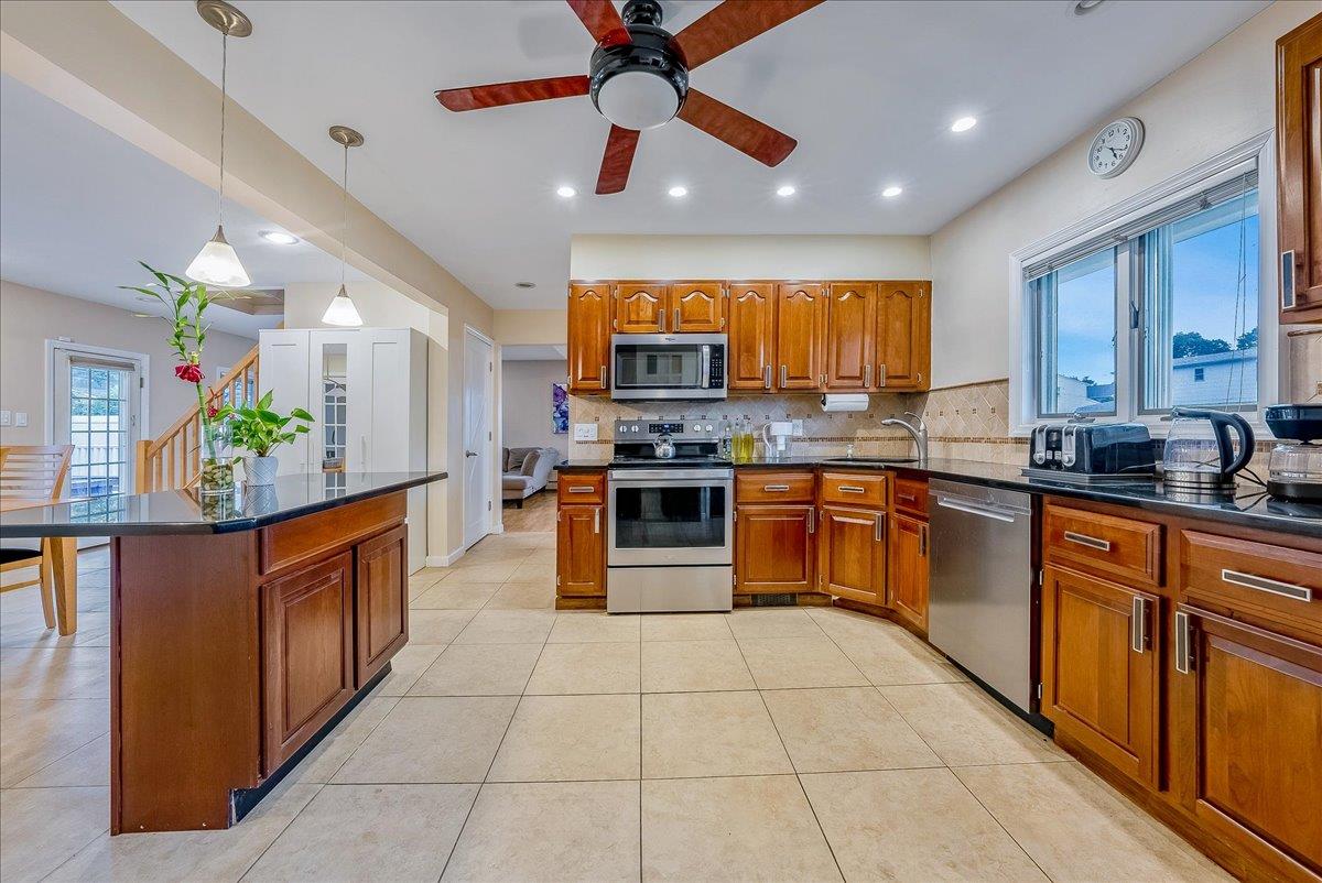 34 Marksman Lane, Levittown, New York image 5