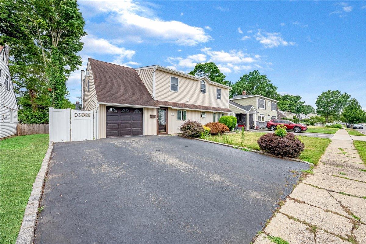 34 Marksman Lane, Levittown, New York image 2