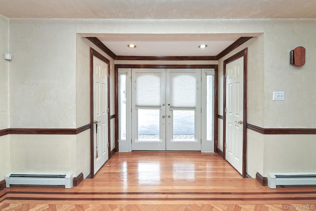 Photo of 17 Susan Lane, Dix Hills, NY 11746 (MLS # 955064)