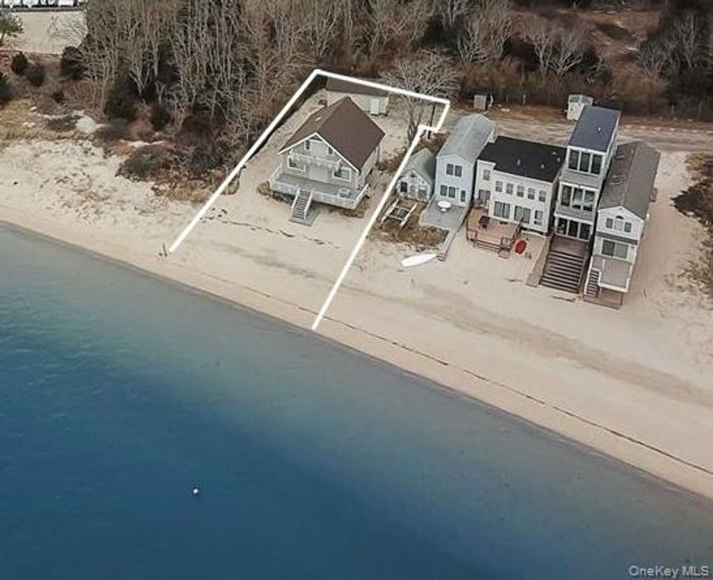 Photo of 23 Scallop Lane, South Jamesport, NY 11970 (MLS # 922387)