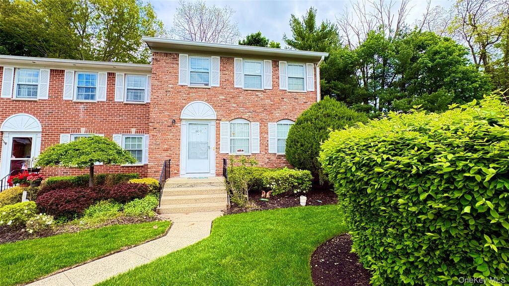 Photo of 459 Hopi Court, Suffern, NY 10901 (MLS # 1000267)