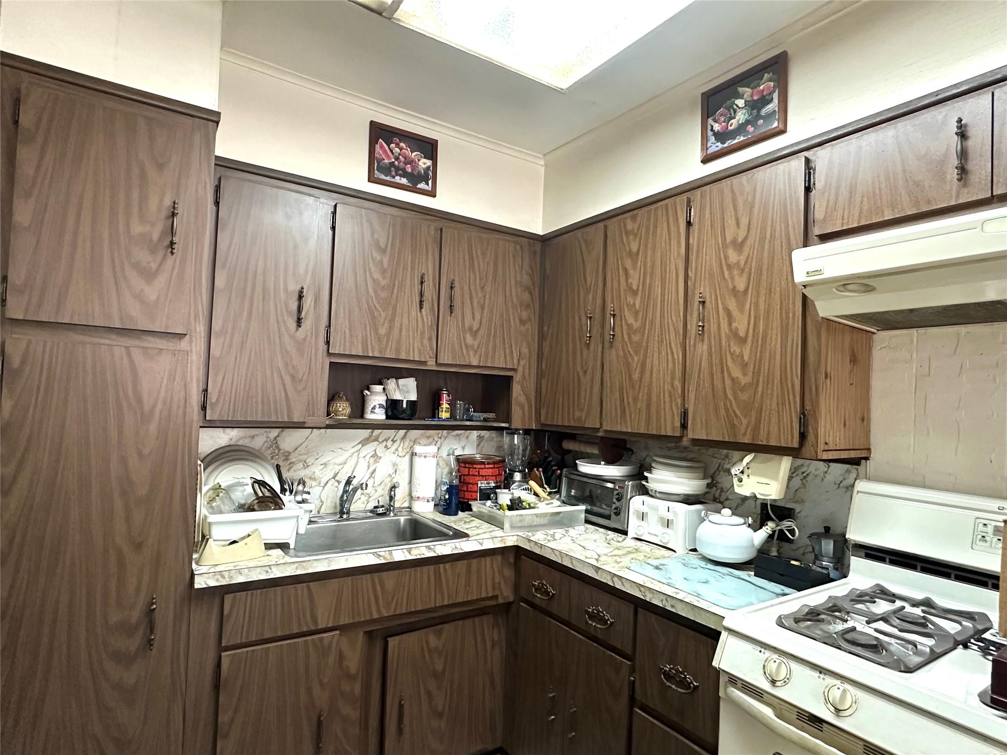 138-22 63 Avenue Ave, Kew Garden Hills, New York image 5