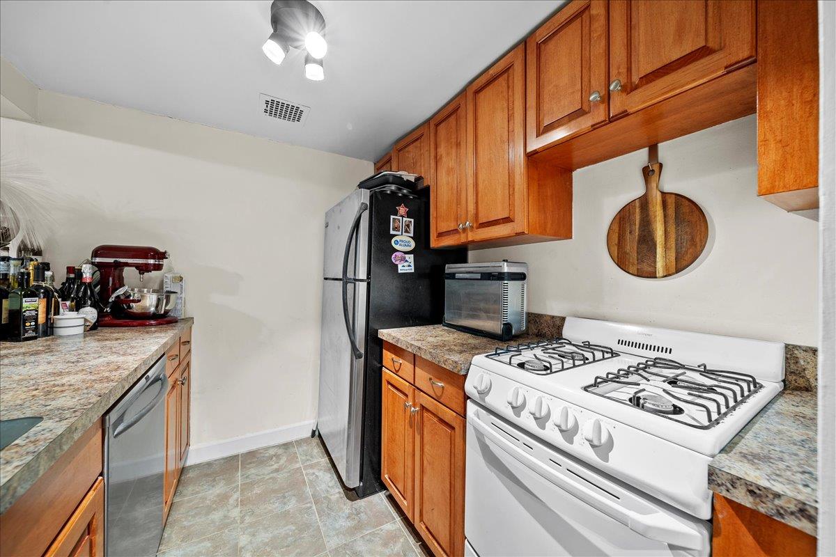 380 Fulton Street #E3, Farmingdale, New York image 5