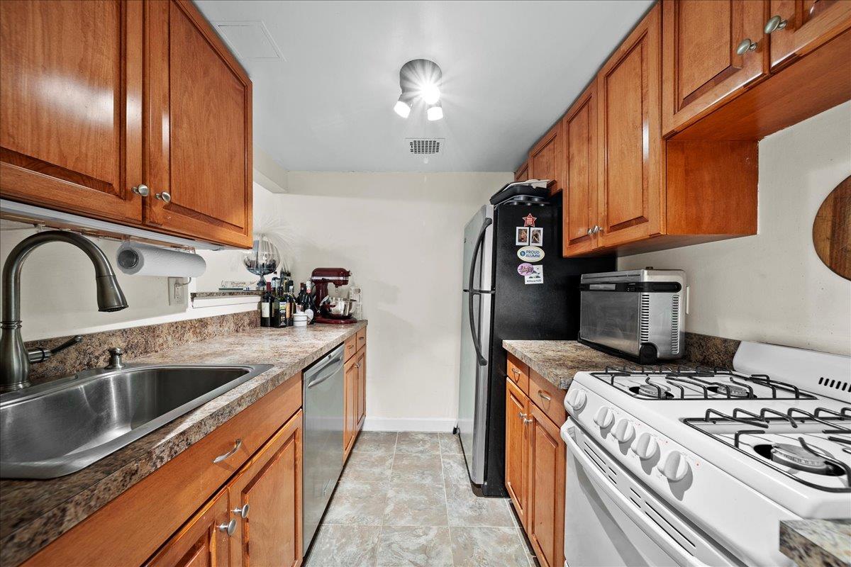 380 Fulton Street #E3, Farmingdale, New York image 4