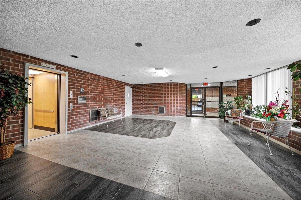 380 Fulton Street #E3, Farmingdale, New York image 2