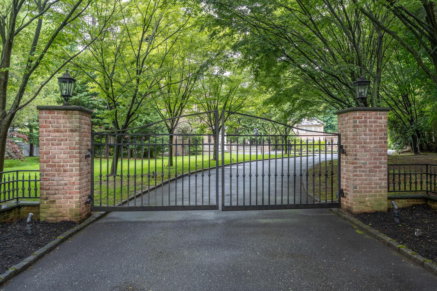 30A Shelter Rock Road, Manhasset, New York image 35