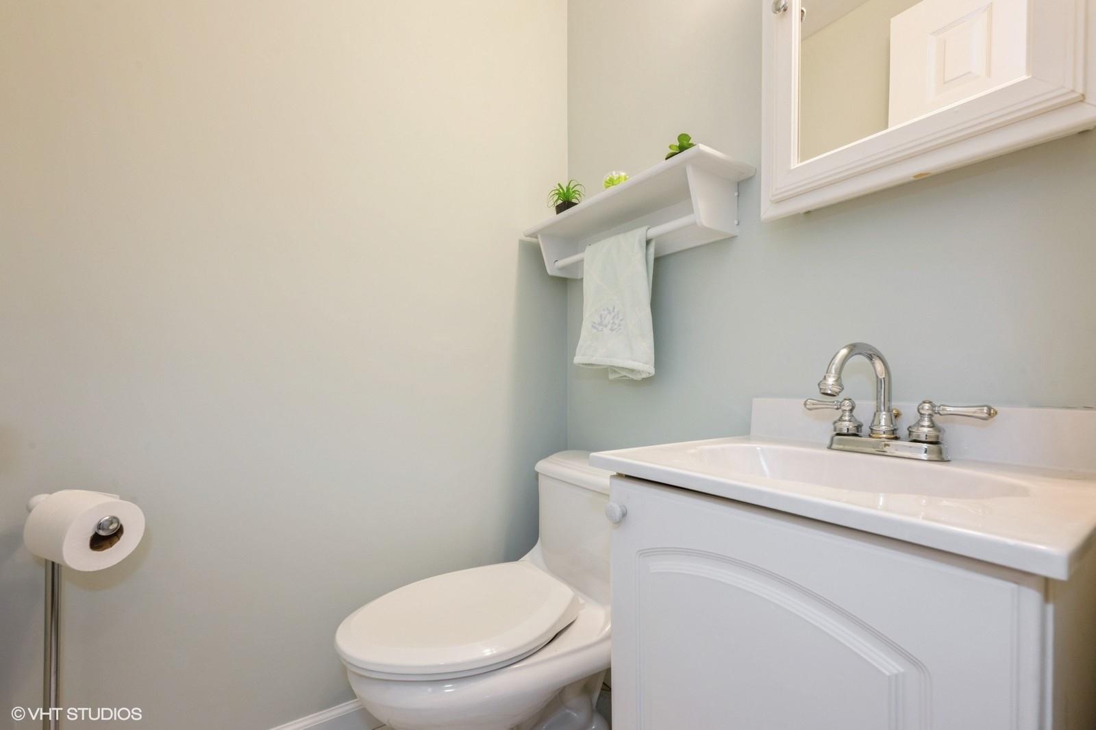 34 Castle Lane, Levittown, New York image 21