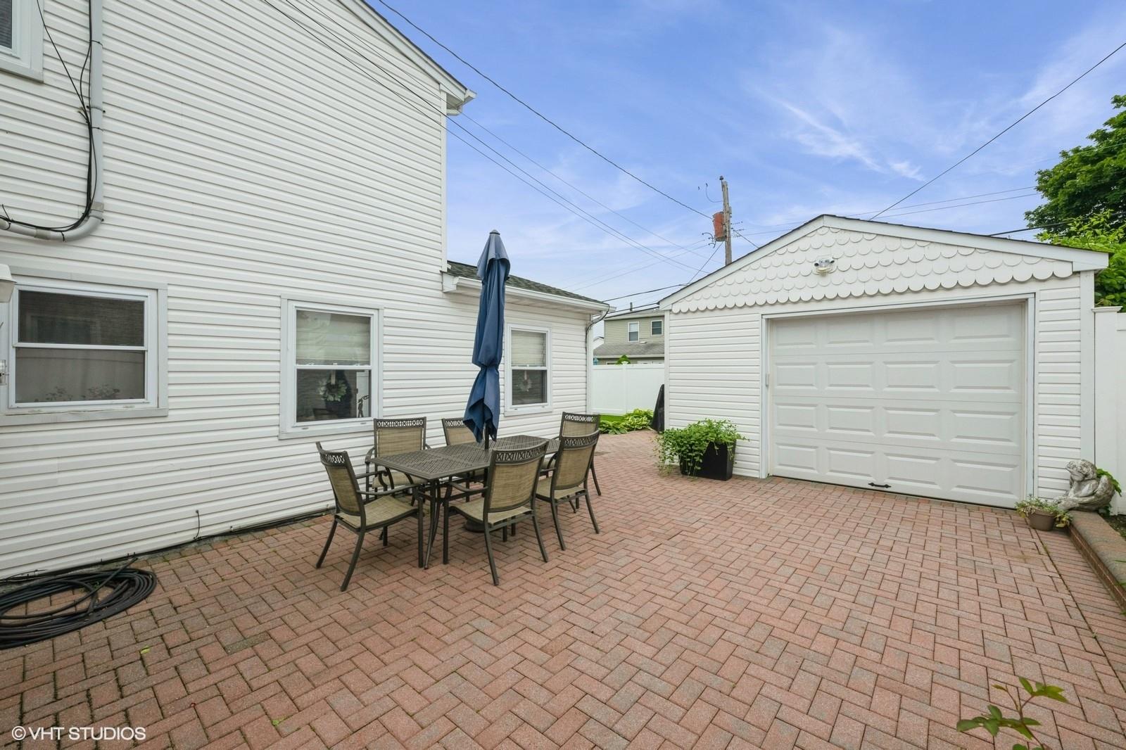 34 Castle Lane, Levittown, New York image 22