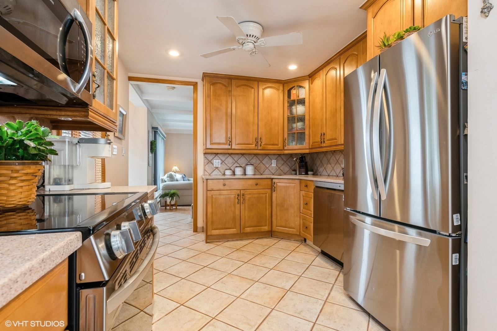 34 Castle Lane, Levittown, New York image 9