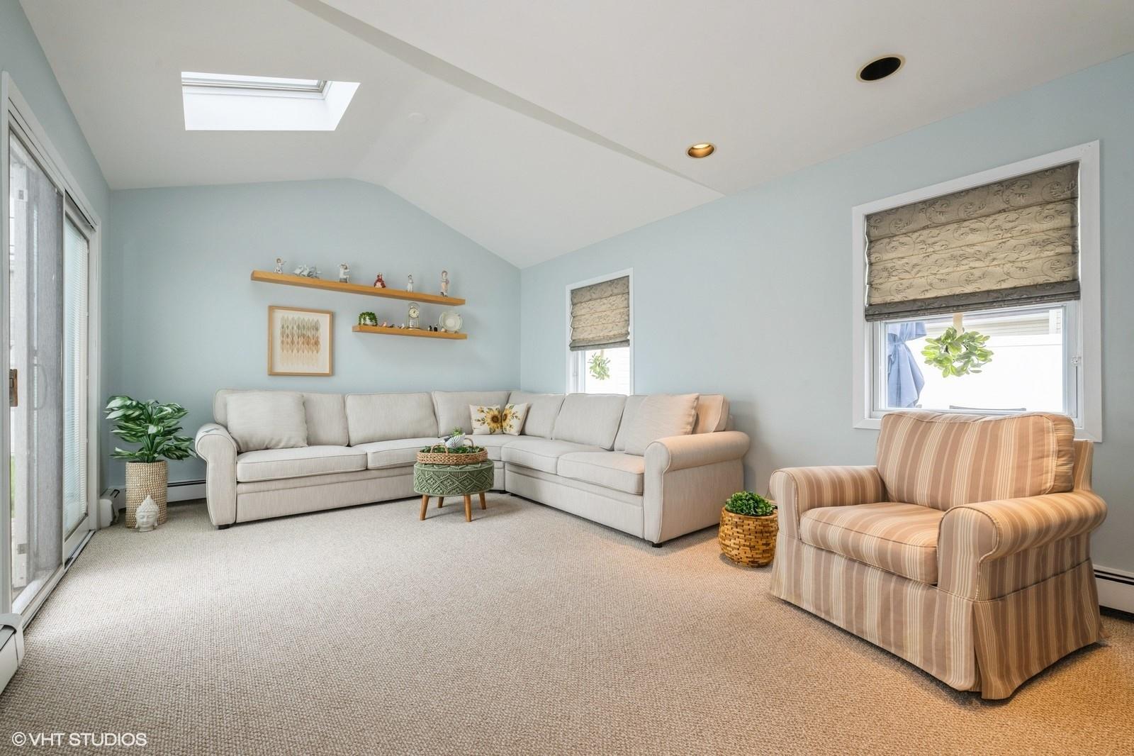 34 Castle Lane, Levittown, New York image 13