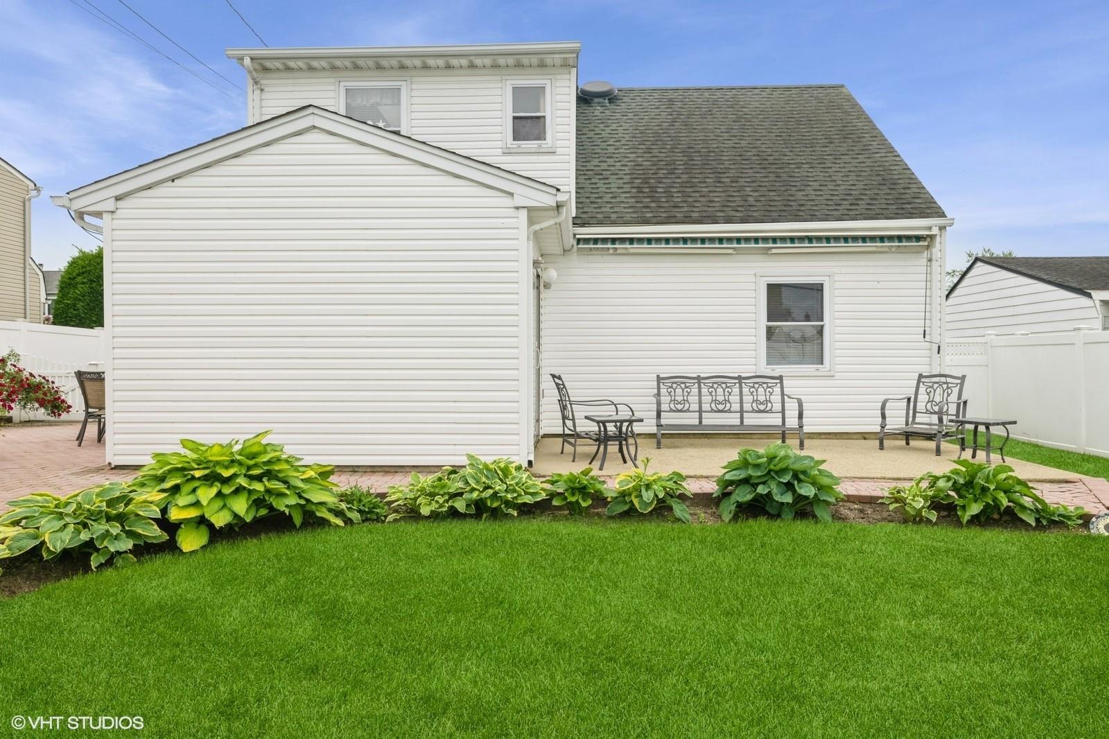 34 Castle Lane, Levittown, New York image 27