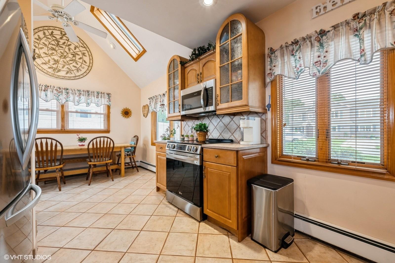 34 Castle Lane, Levittown, New York image 8