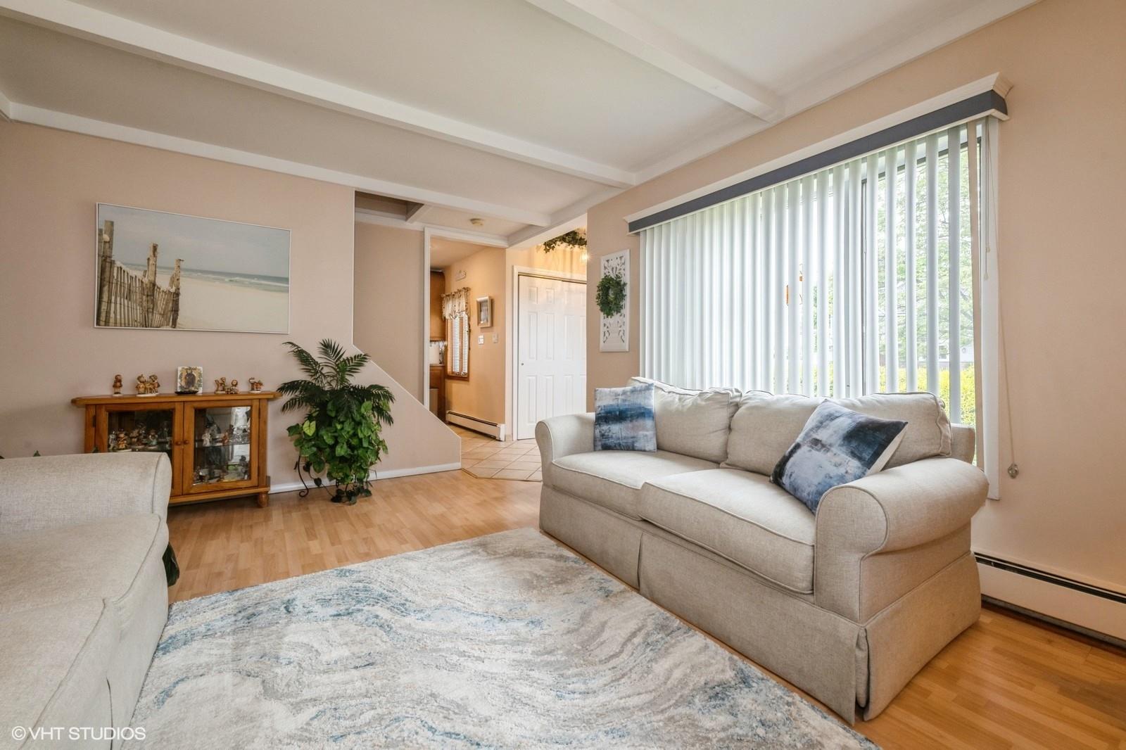 34 Castle Lane, Levittown, New York image 6