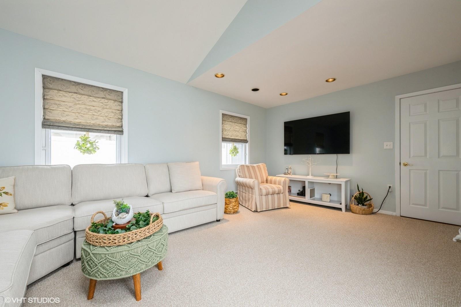 34 Castle Lane, Levittown, New York image 14