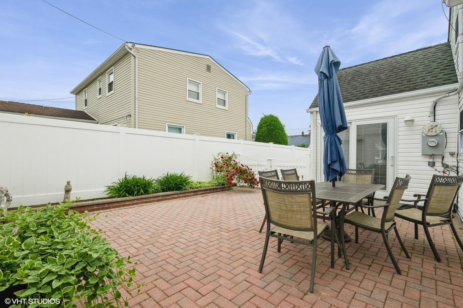 34 Castle Lane, Levittown, New York image 24