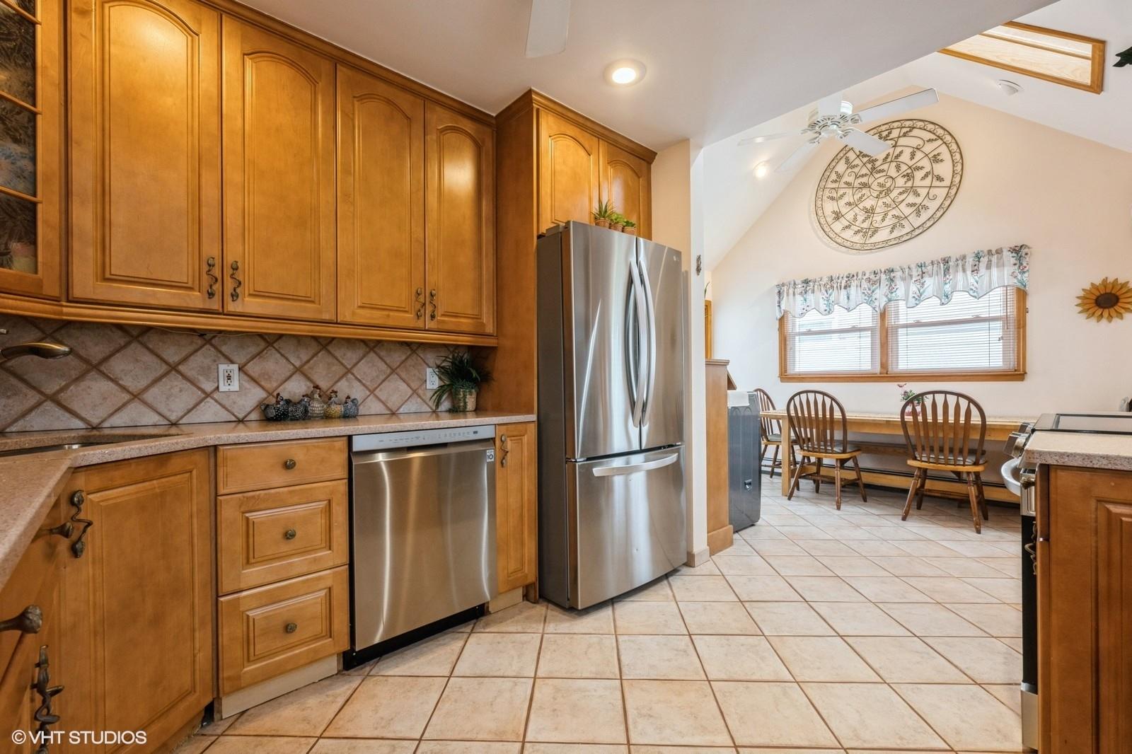 34 Castle Lane, Levittown, New York image 7