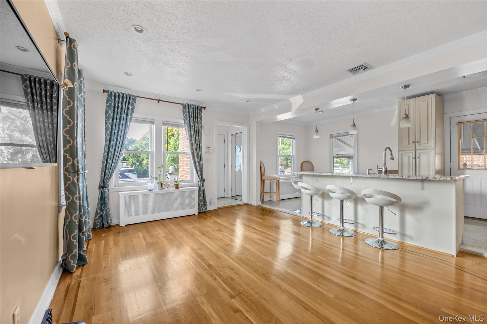 17446 Gladwin Avenue