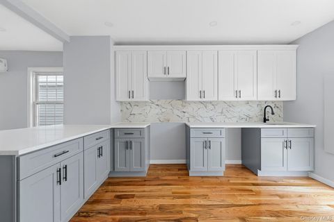 Photo of South Ozone Park, NY 11420 (MLS # 927734)