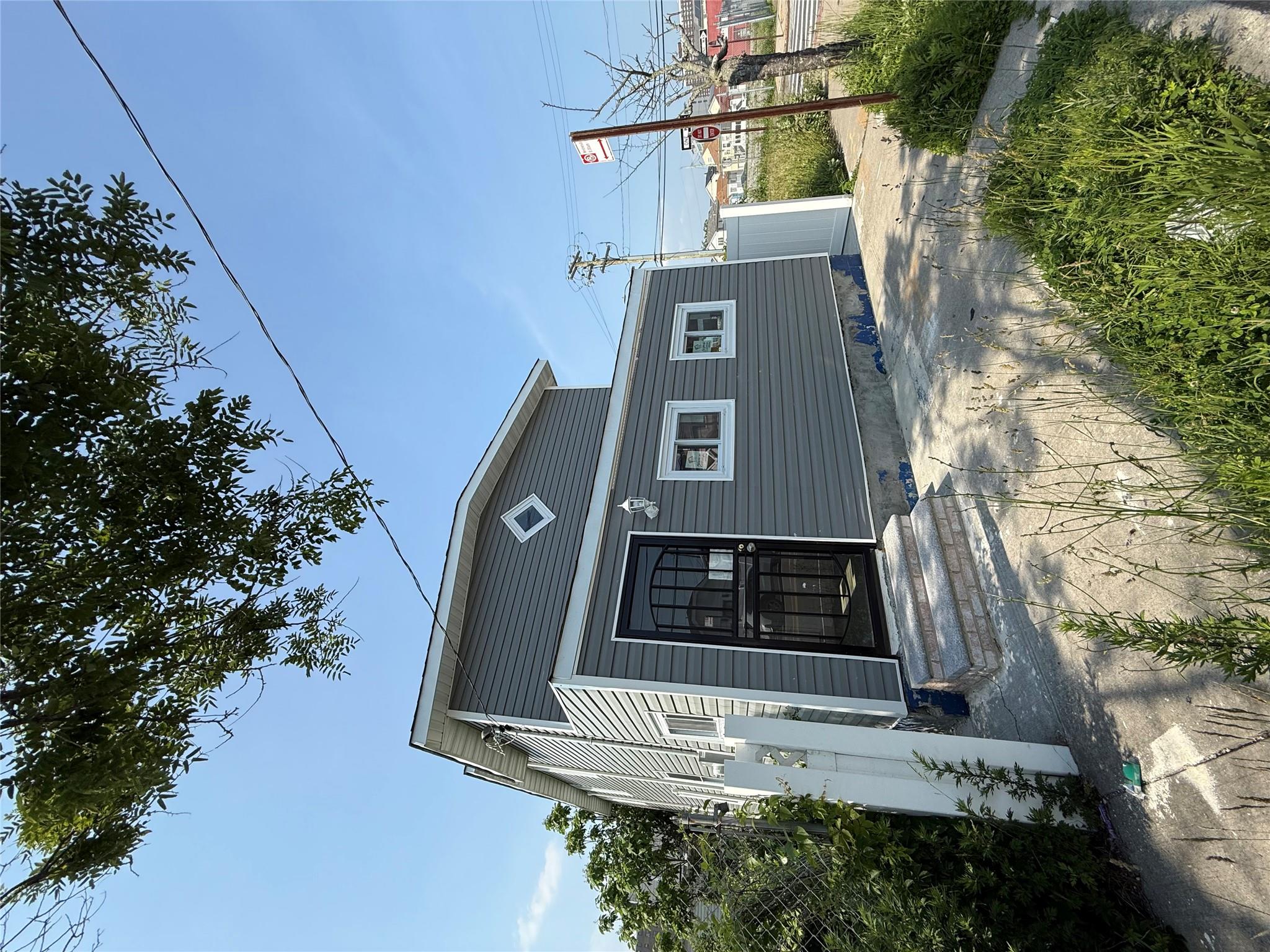 Rockaway Beach Boulevard, Edgemere, Queens, NY - 5 Bedrooms  
2 Bathrooms  
6 Rooms - 