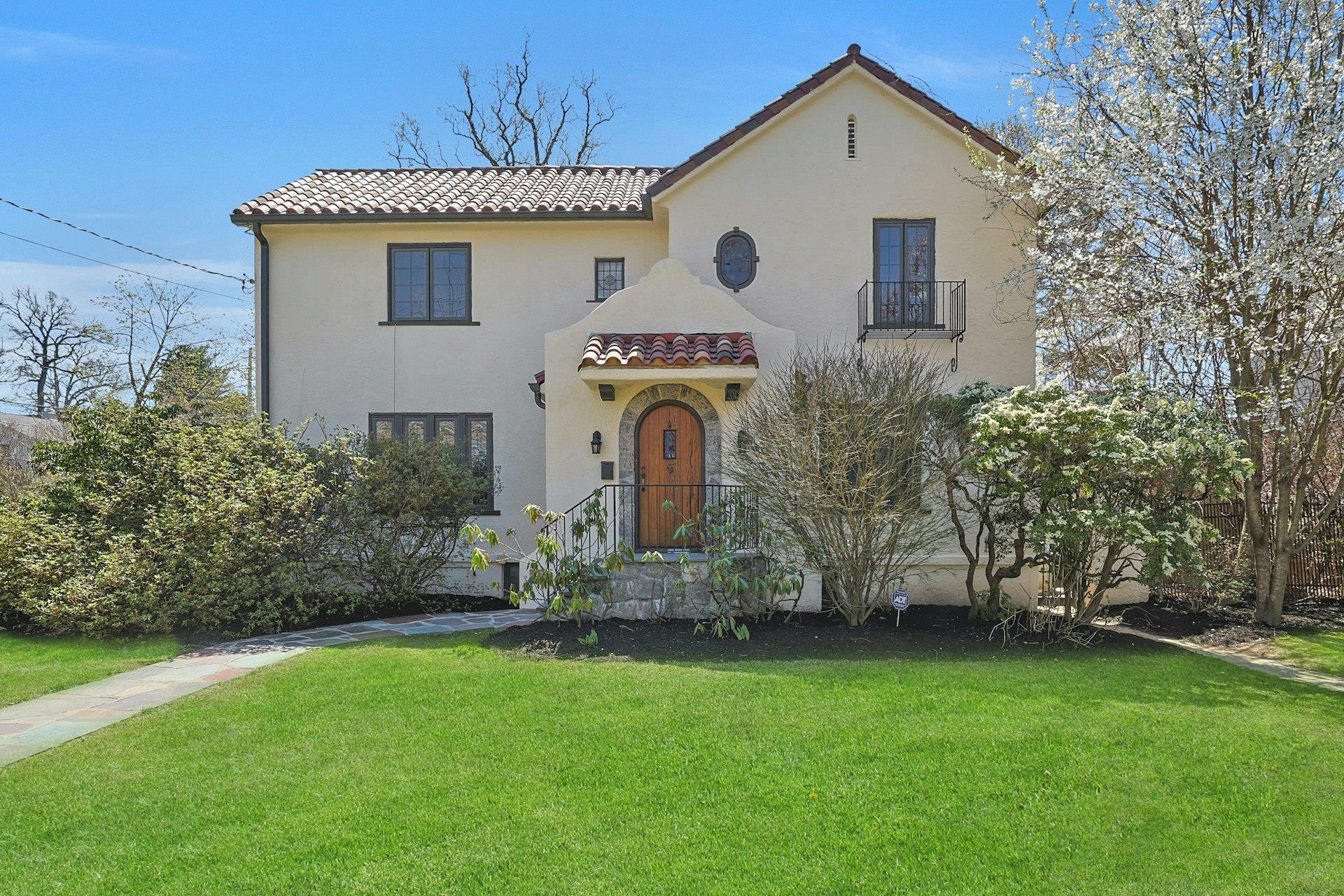 224 Storer Avenue, New Rochelle, New York image 1