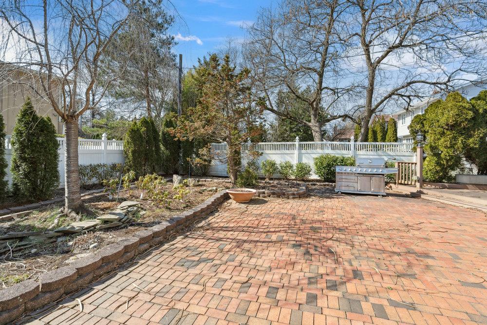 19 Livingston Avenue, Jericho, New York image 17