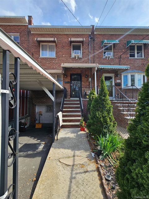Photo of 2082 Pitman Avenue, Bronx, NY 10466 (MLS # 989506)